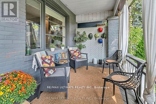 10 OAKDENE CRESCENT, Toronto (Danforth), Ontario, M4J4H9 — Photo 2