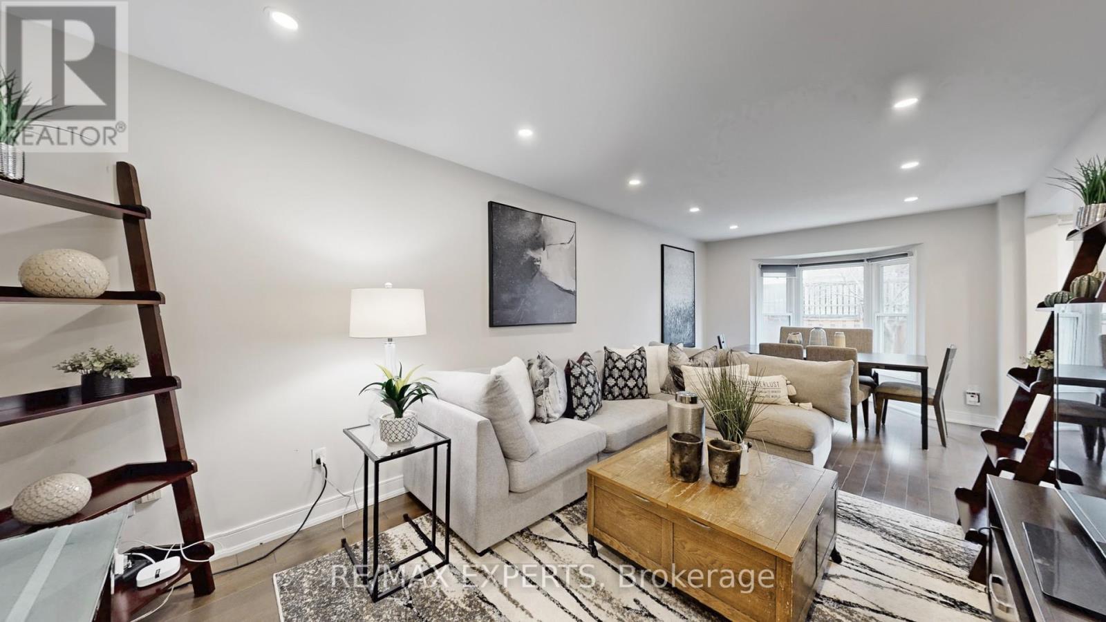 562 TARA HILL CIRCLE, Aurora (Aurora Village), Ontario, L4G6G9 — Photo 2