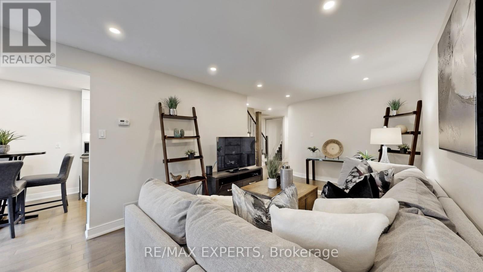 562 TARA HILL CIRCLE, Aurora (Aurora Village), Ontario, L4G6G9 — Photo 4