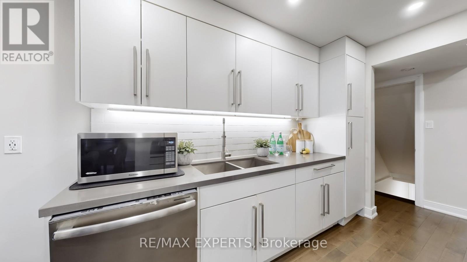 562 TARA HILL CIRCLE, Aurora (Aurora Village), Ontario, L4G6G9 — Photo 9