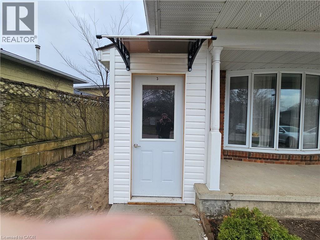 102 CALMCREST Drive Unit# 3, Kitchener, Ontario, N2E1V3 — Photo 2