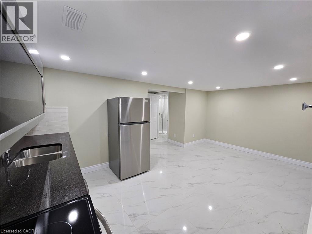 102 CALMCREST Drive Unit# 3, Kitchener, Ontario, N2E1V3 — Photo 4