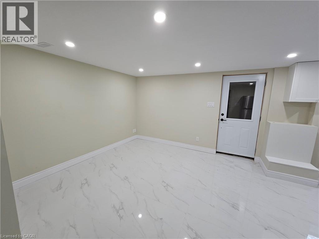 102 CALMCREST Drive Unit# 3, Kitchener, Ontario, N2E1V3 — Photo 8