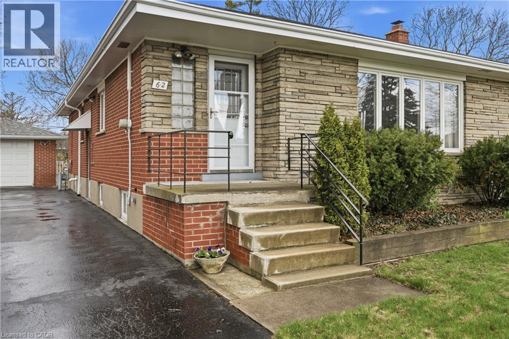 62 GRENADIER Drive, Hamilton, Ontario, L8T4E3 — Photo 2