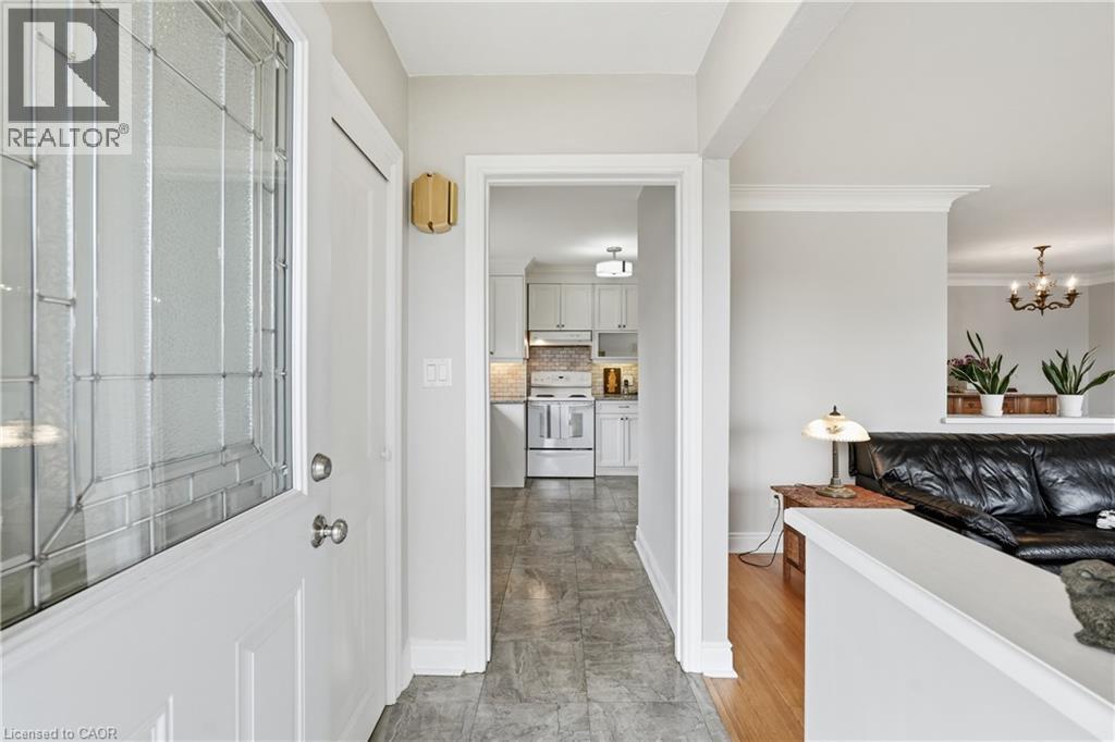 62 GRENADIER Drive, Hamilton, Ontario, L8T4E3 — Photo 3