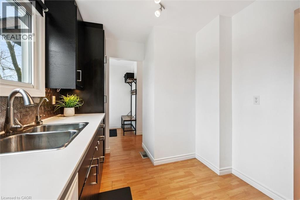 423 CADBURY Court Unit# A, Waterloo, Ontario, N2K3G7 — Photo 20