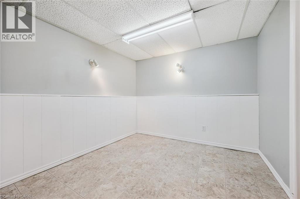 423 CADBURY Court Unit# A, Waterloo, Ontario, N2K3G7 — Photo 31