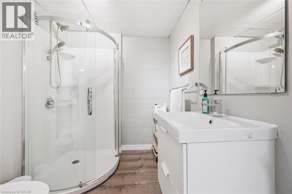 423 CADBURY Court Unit# A, Waterloo, Ontario, N2K3G7 — Photo 34