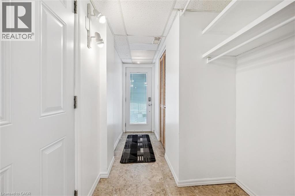 423 CADBURY Court Unit# A, Waterloo, Ontario, N2K3G7 — Photo 35
