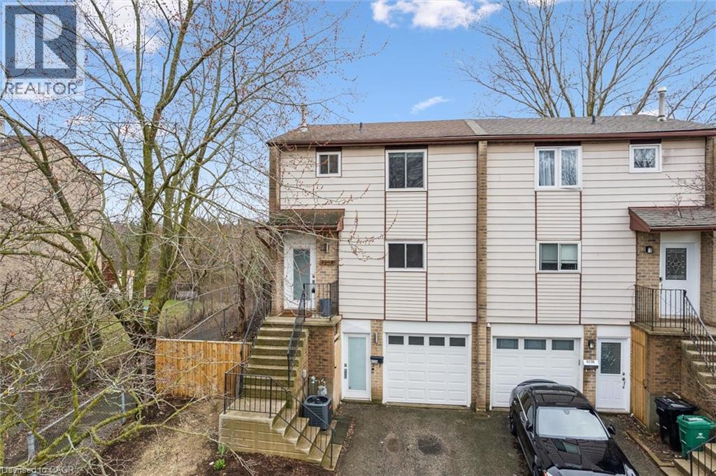 423 CADBURY Court Unit# A, Waterloo, Ontario, N2K3G7 — Photo 42