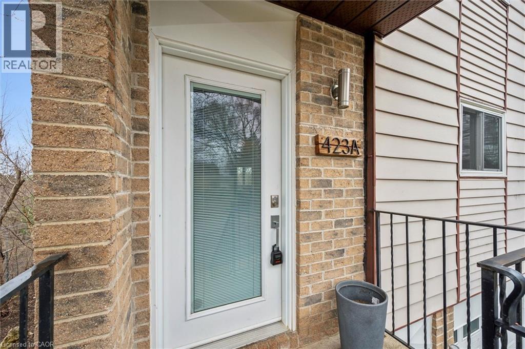 423 CADBURY Court Unit# A, Waterloo, Ontario, N2K3G7 — Photo 5
