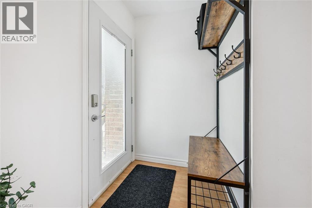 423 CADBURY Court Unit# A, Waterloo, Ontario, N2K3G7 — Photo 6