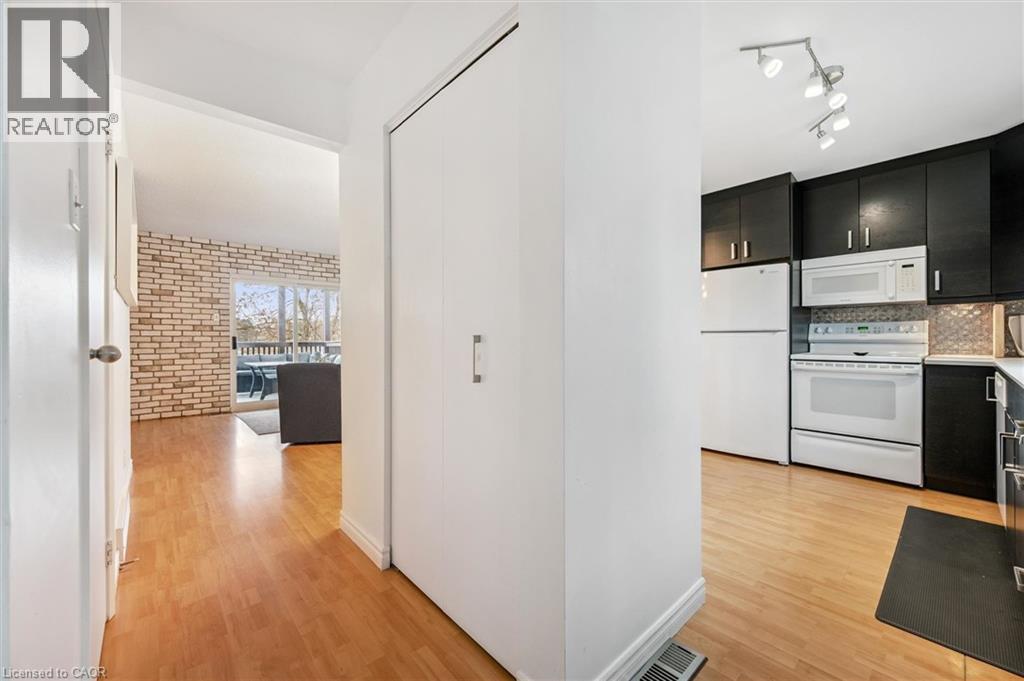 423 CADBURY Court Unit# A, Waterloo, Ontario, N2K3G7 — Photo 7