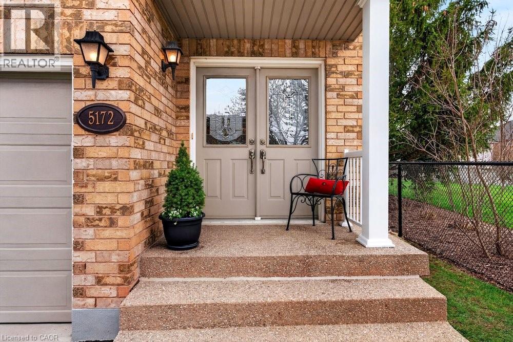 5172 THORNBURN Drive, Burlington, Ontario, L7L6K9 — Photo 2