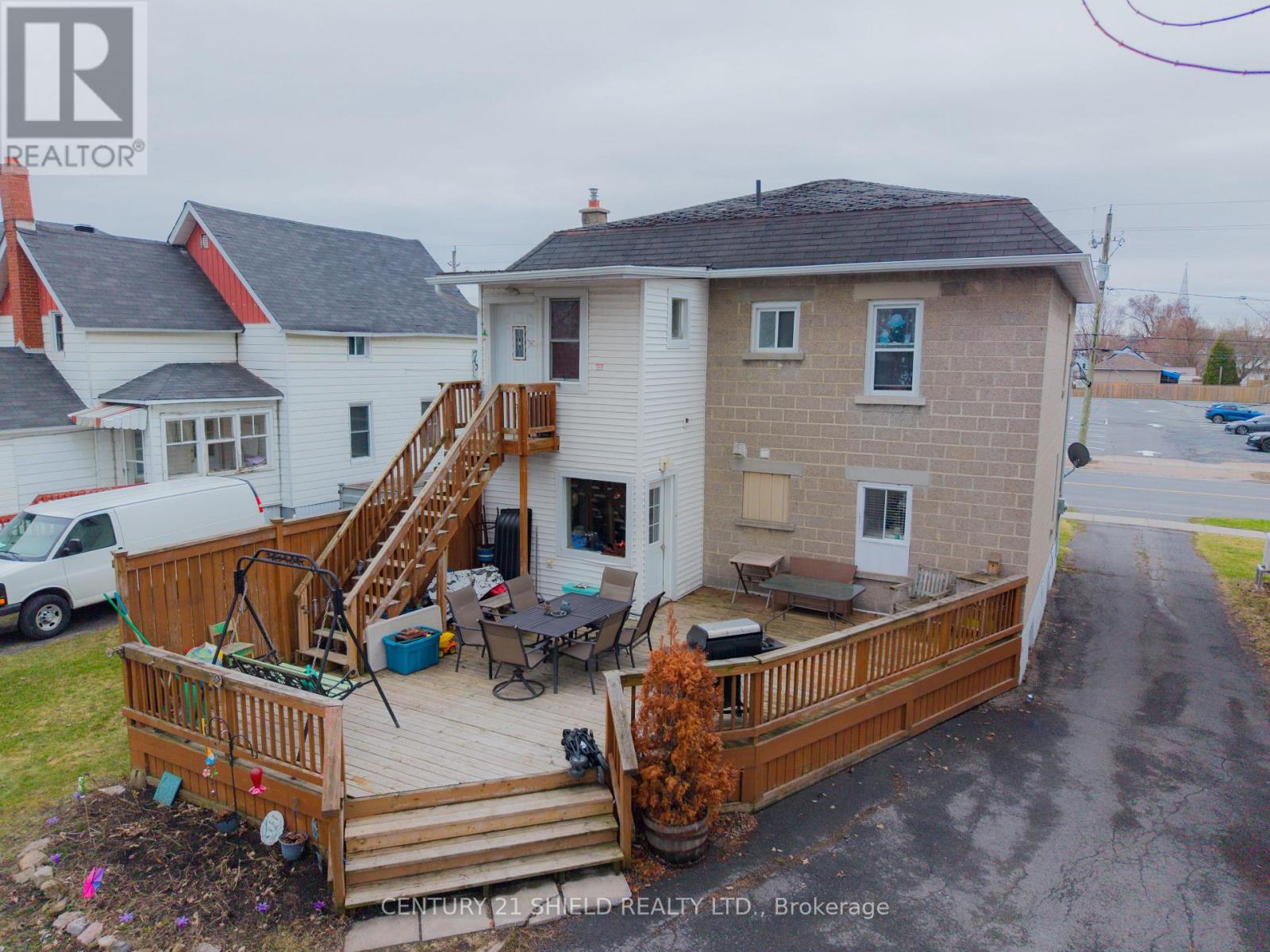 25 SEVENTH STREET W, Cornwall, Ontario, K6J2X8 — Photo 2