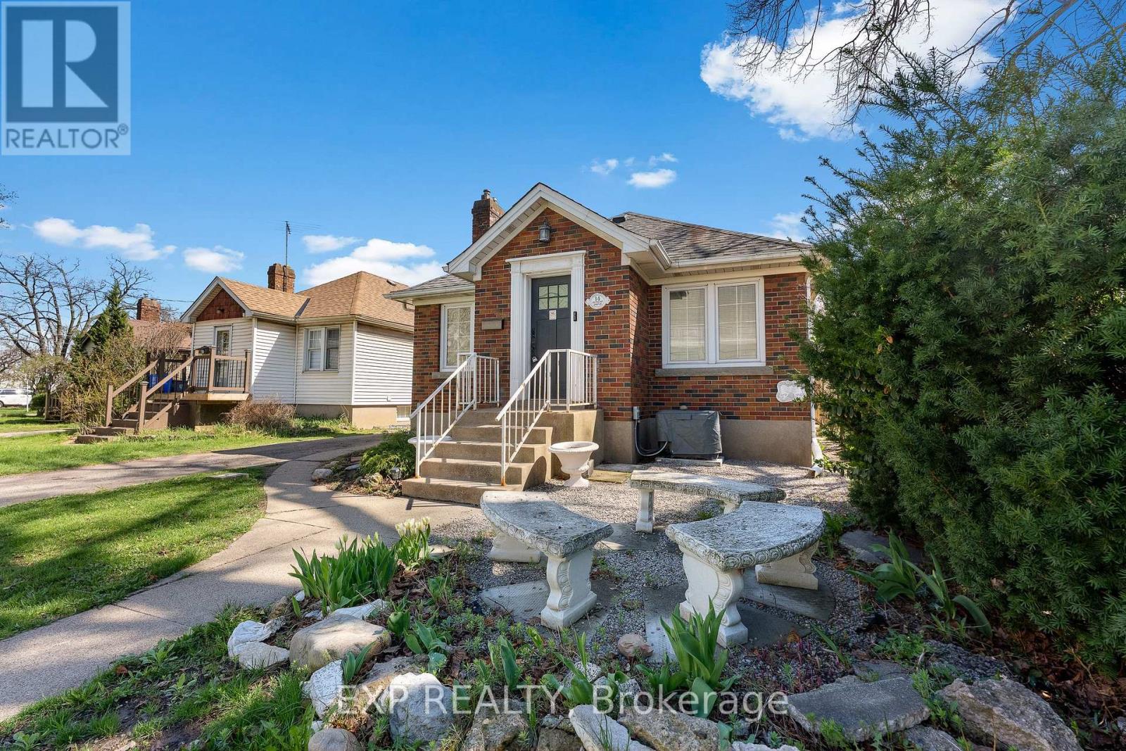 14 DUNLOP DRIVE, St. Catharines (Downtown), Ontario, L2R1A3 — Photo 3