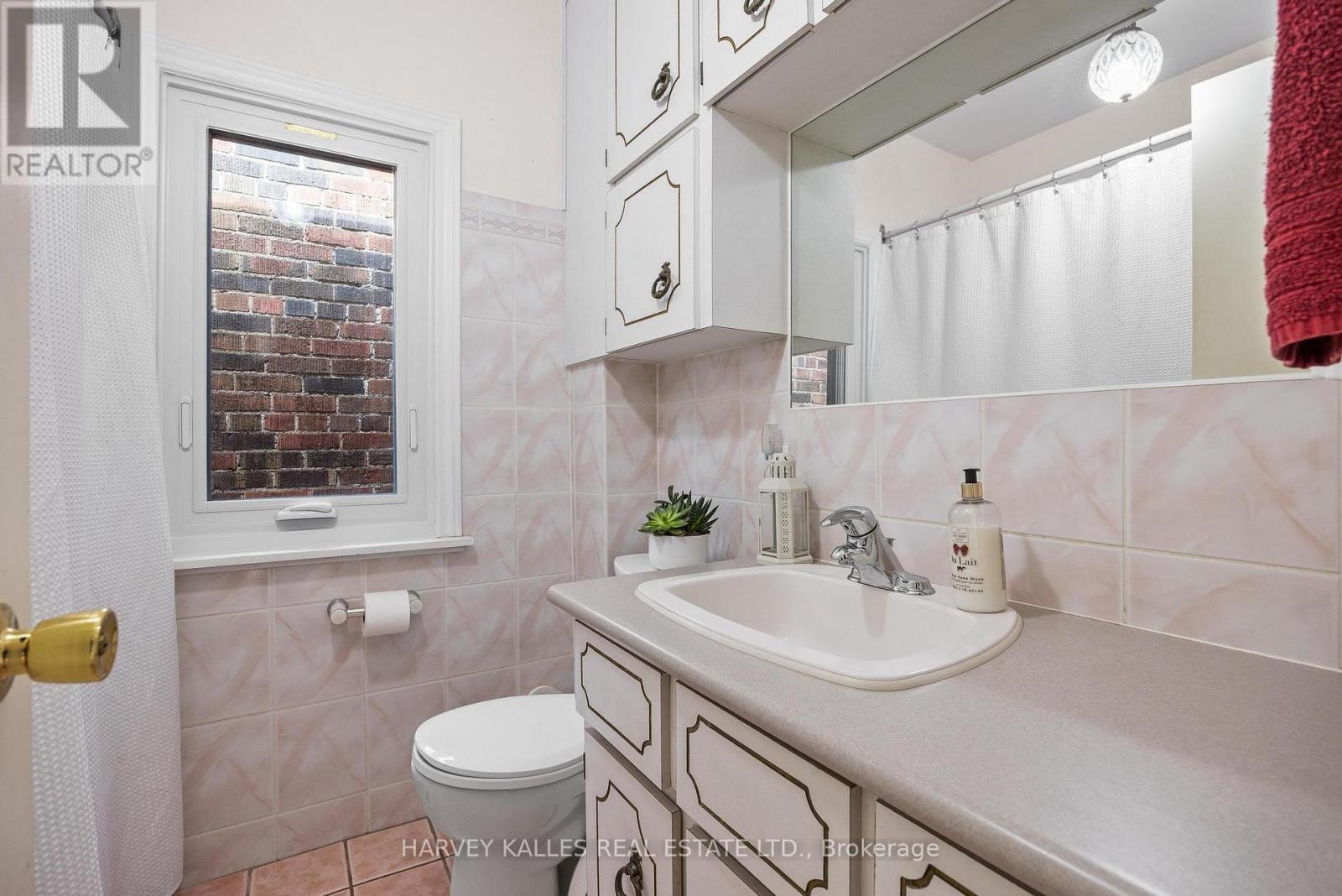 231 BICKNELL AVENUE, Toronto (Keelesdale-Eglinton West), Ontario, M6M4H2 — Photo 9