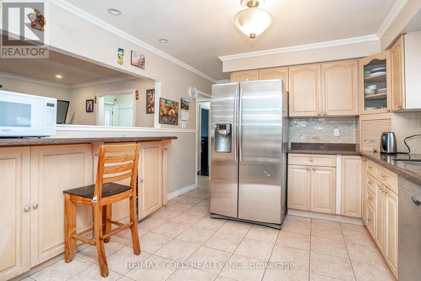 37 CARLYLE CRESCENT, Brampton (Brampton East), Ontario, L6W2Y9 — Photo 14