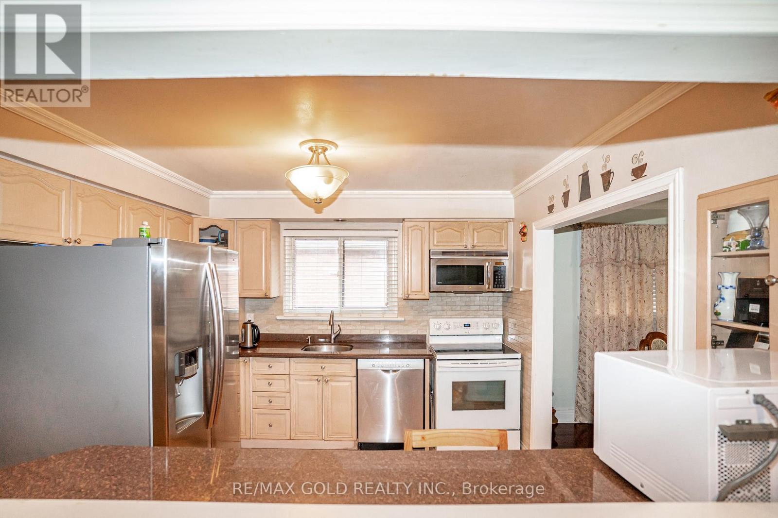 37 CARLYLE CRESCENT, Brampton (Brampton East), Ontario, L6W2Y9 — Photo 16