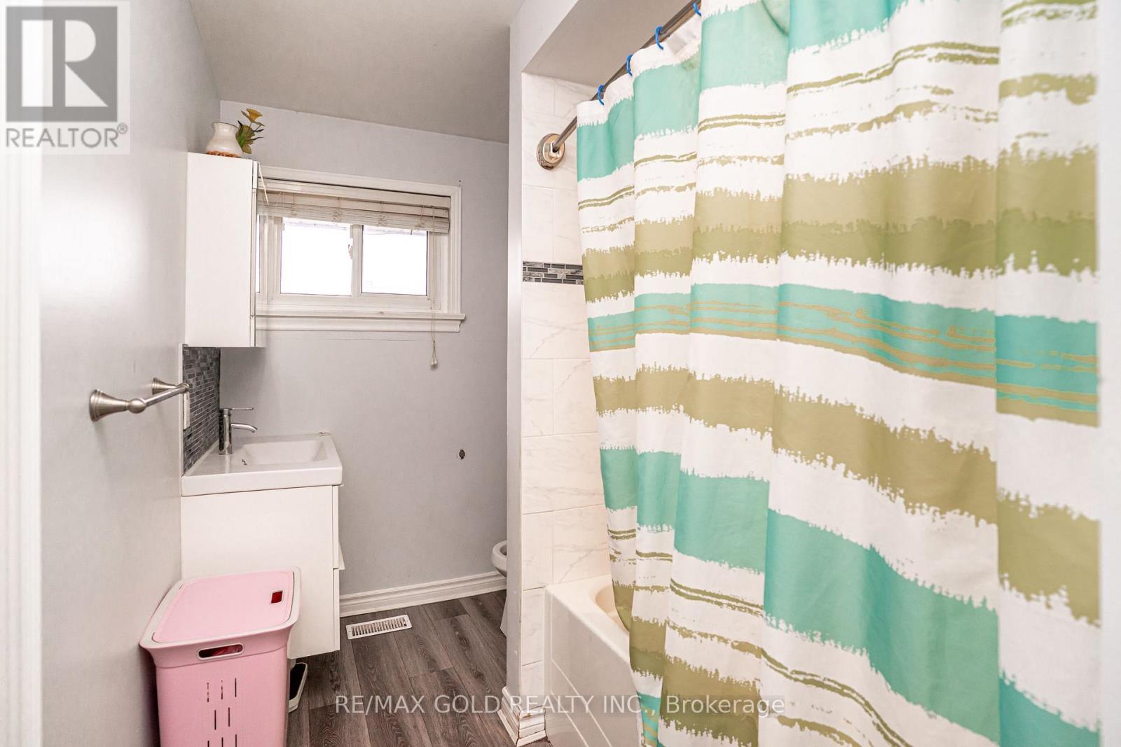 37 CARLYLE CRESCENT, Brampton (Brampton East), Ontario, L6W2Y9 — Photo 20