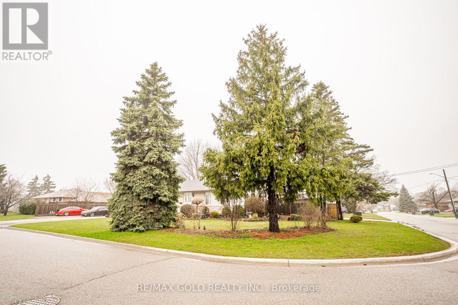 37 CARLYLE CRESCENT, Brampton (Brampton East), Ontario, L6W2Y9 — Photo 3