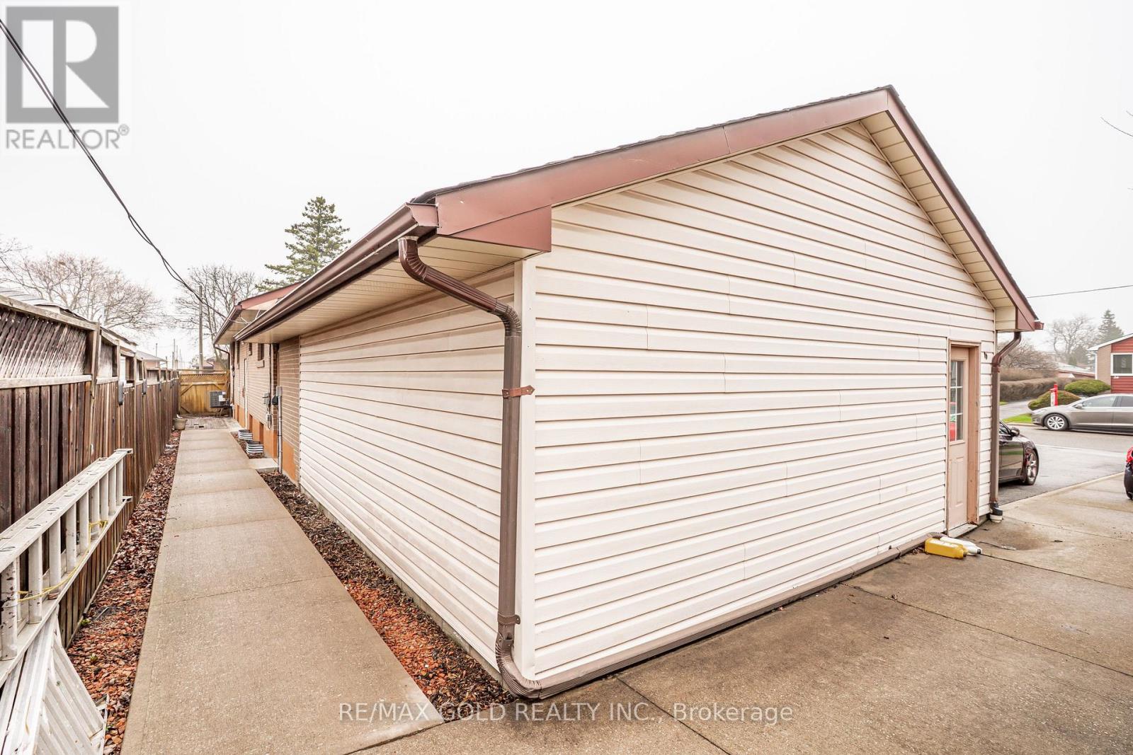 37 CARLYLE CRESCENT, Brampton (Brampton East), Ontario, L6W2Y9 — Photo 35