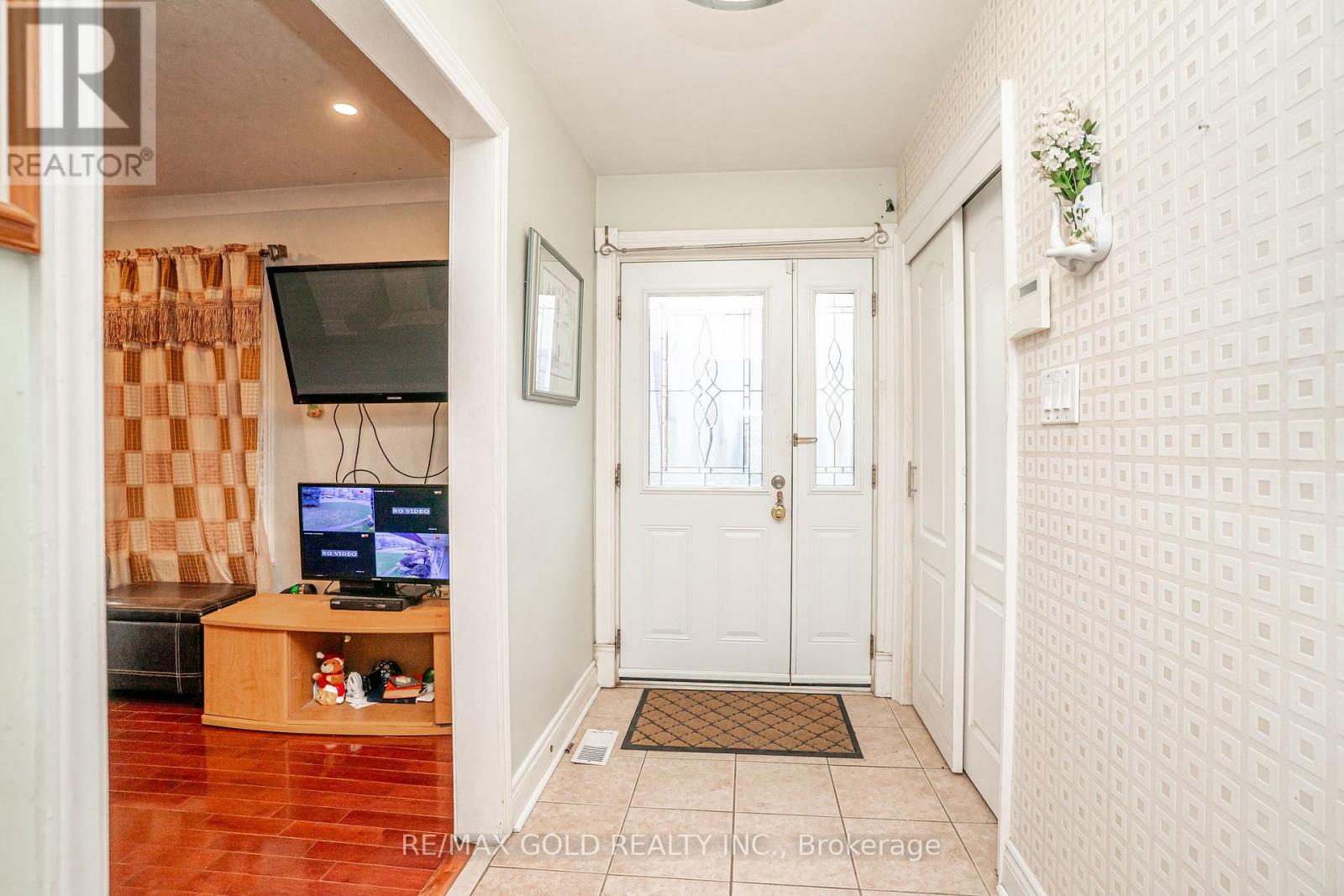 37 CARLYLE CRESCENT, Brampton (Brampton East), Ontario, L6W2Y9 — Photo 7