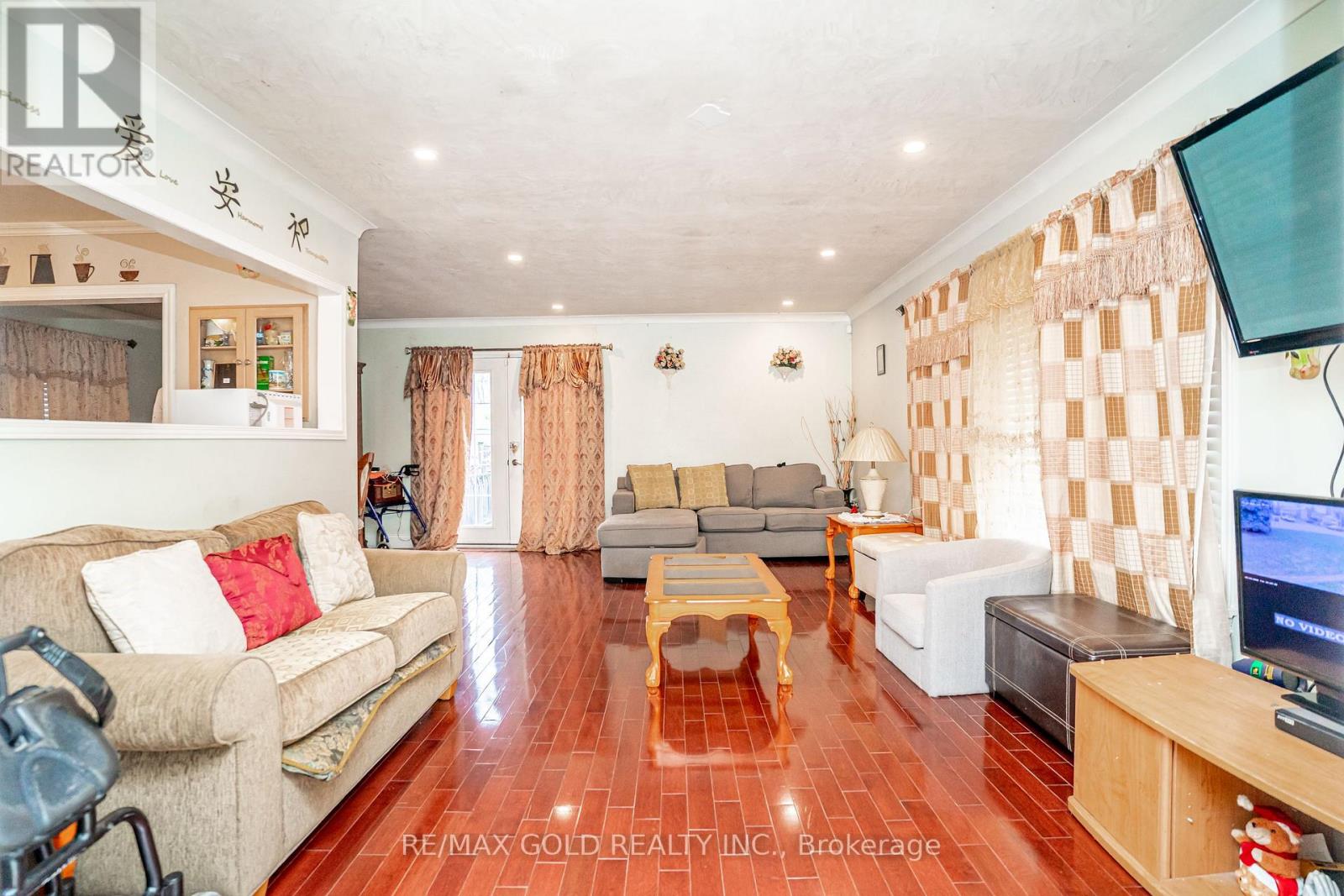 37 CARLYLE CRESCENT, Brampton (Brampton East), Ontario, L6W2Y9 — Photo 9