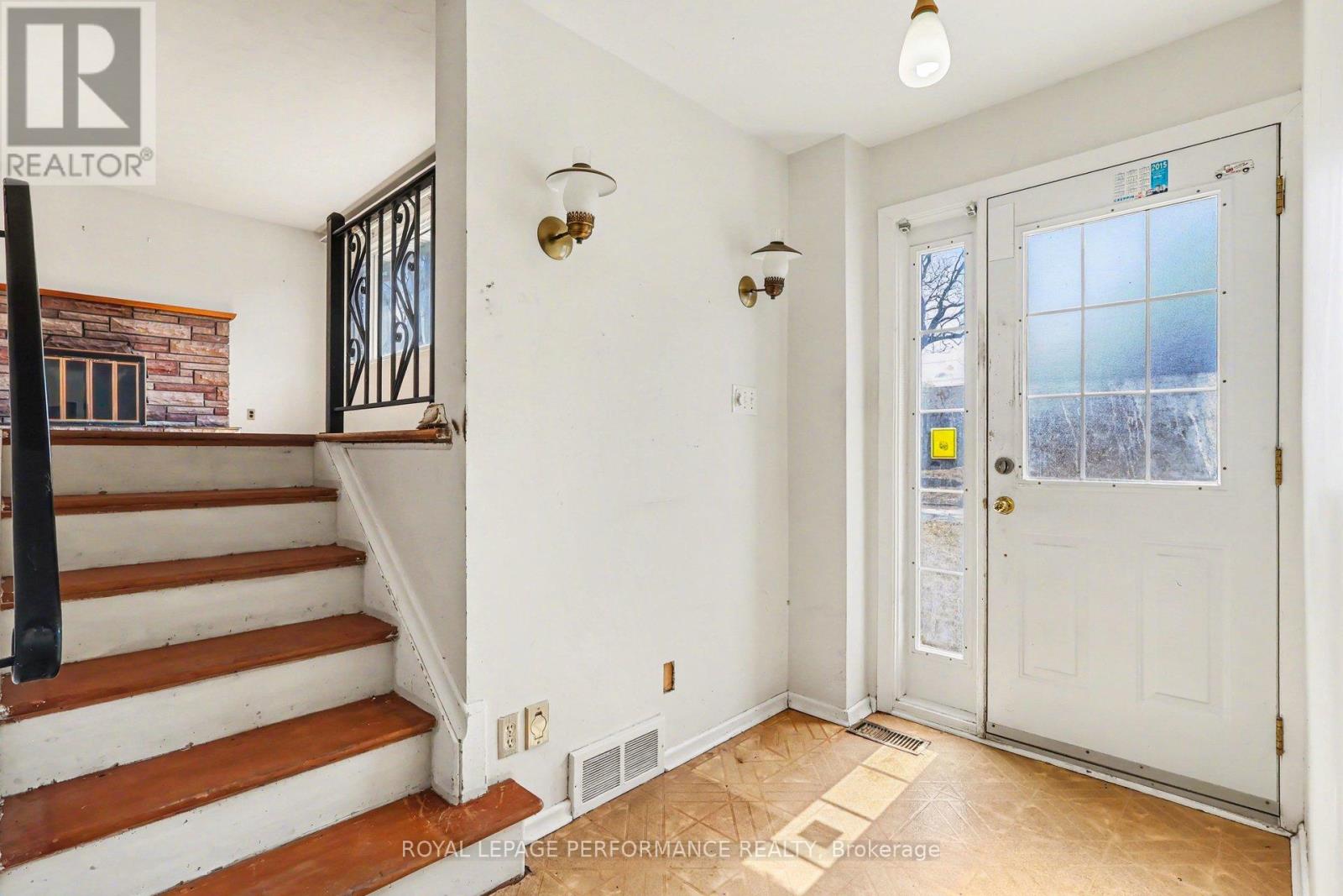 767 CROSS AVENUE, Ottawa, Ontario, K1G3C9 — Photo 2