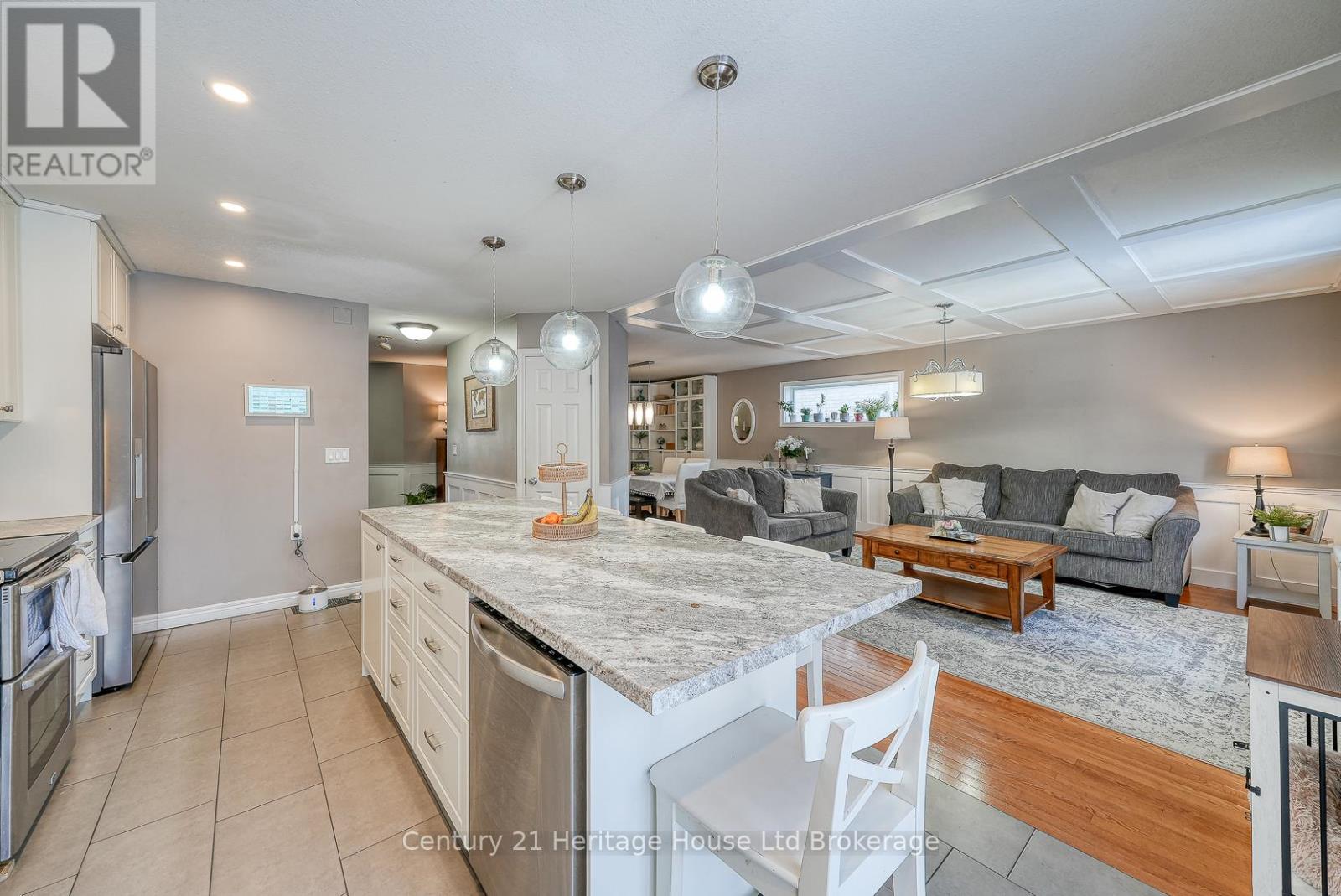 18 POTTERS WAY, Woodstock (Woodstock - South), Ontario, N4S8Z5 — Photo 4