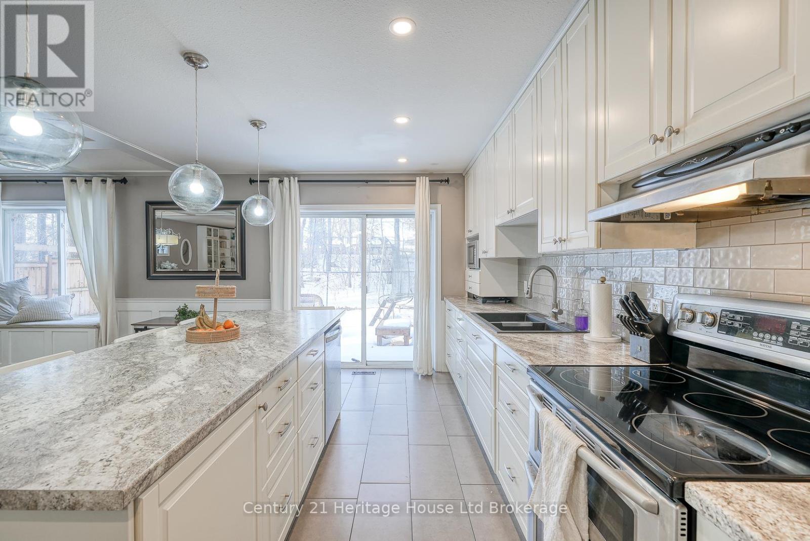 18 POTTERS WAY, Woodstock (Woodstock - South), Ontario, N4S8Z5 — Photo 5