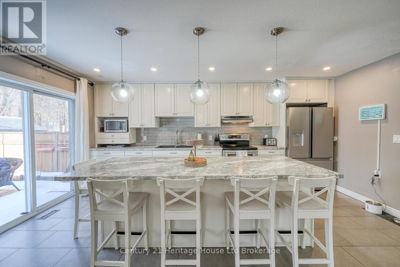 18 POTTERS WAY, Woodstock (Woodstock - South), Ontario, N4S8Z5 — Photo 6