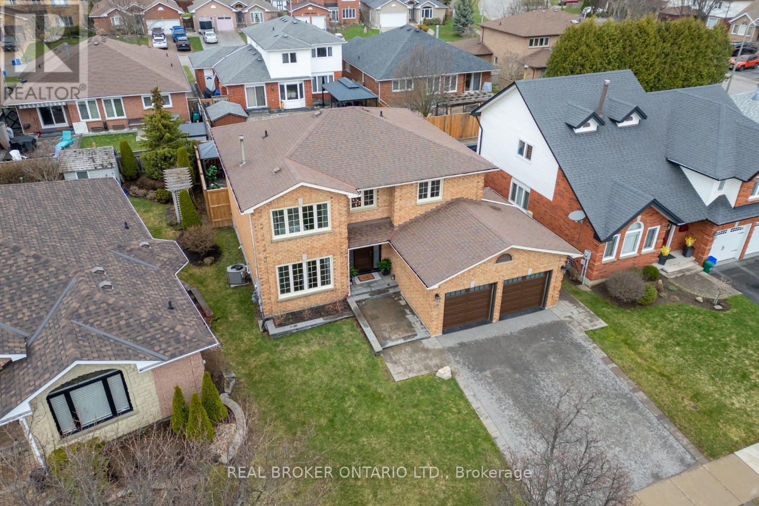 55 MULL CRESCENT, Clarington (Courtice), Ontario, L1E2E2 — Photo 2