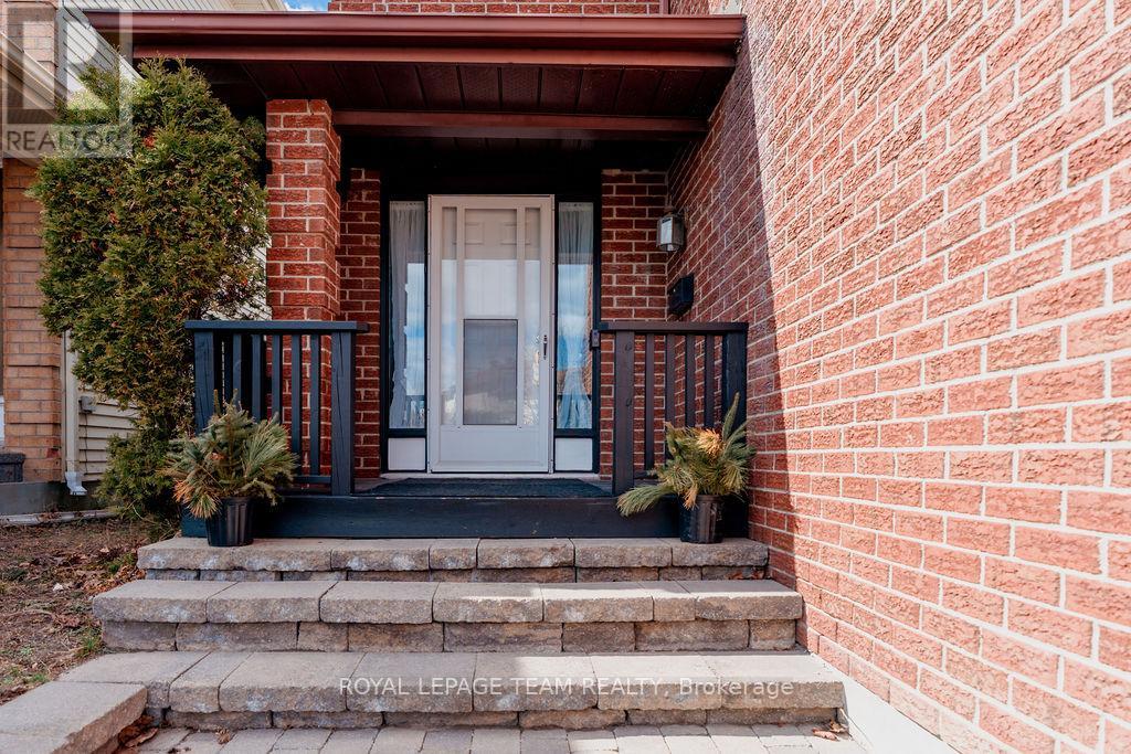 16 PICKWICK DRIVE, Ottawa, Ontario, K2J3G1 — Photo 3