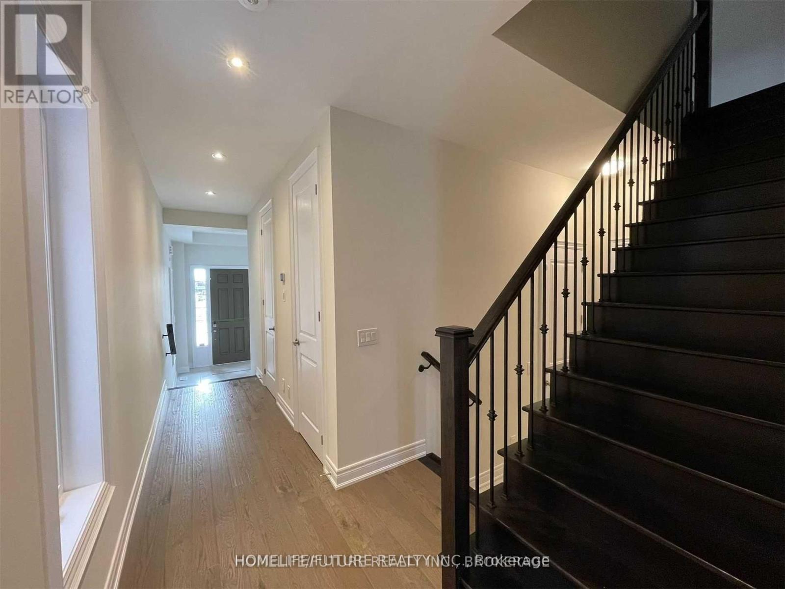 46 GILLIVARY DRIVE, Whitby, Ontario, L1P0C9 — Photo 4