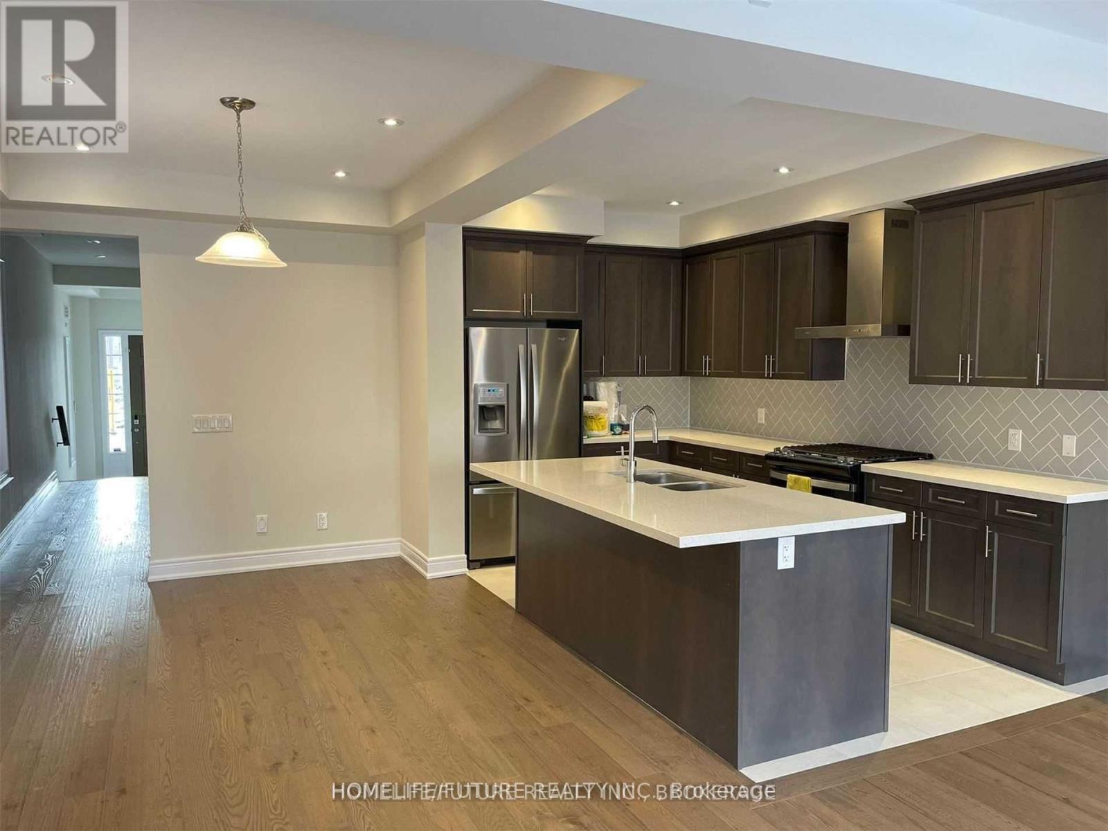 46 GILLIVARY DRIVE, Whitby, Ontario, L1P0C9 — Photo 5