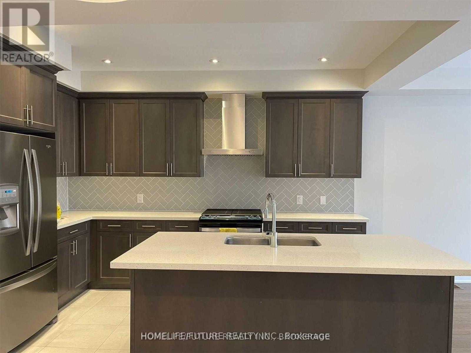 46 GILLIVARY DRIVE, Whitby, Ontario, L1P0C9 — Photo 6