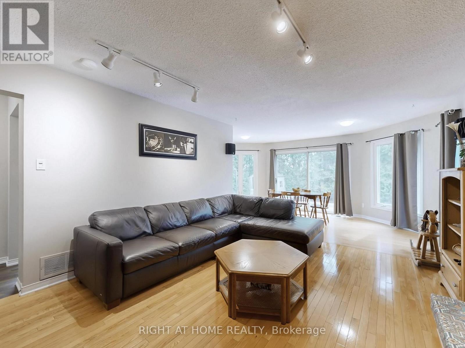 531 STEEPLE HILL, Pickering (Woodlands), Ontario, L1V5Z6 — Photo 11