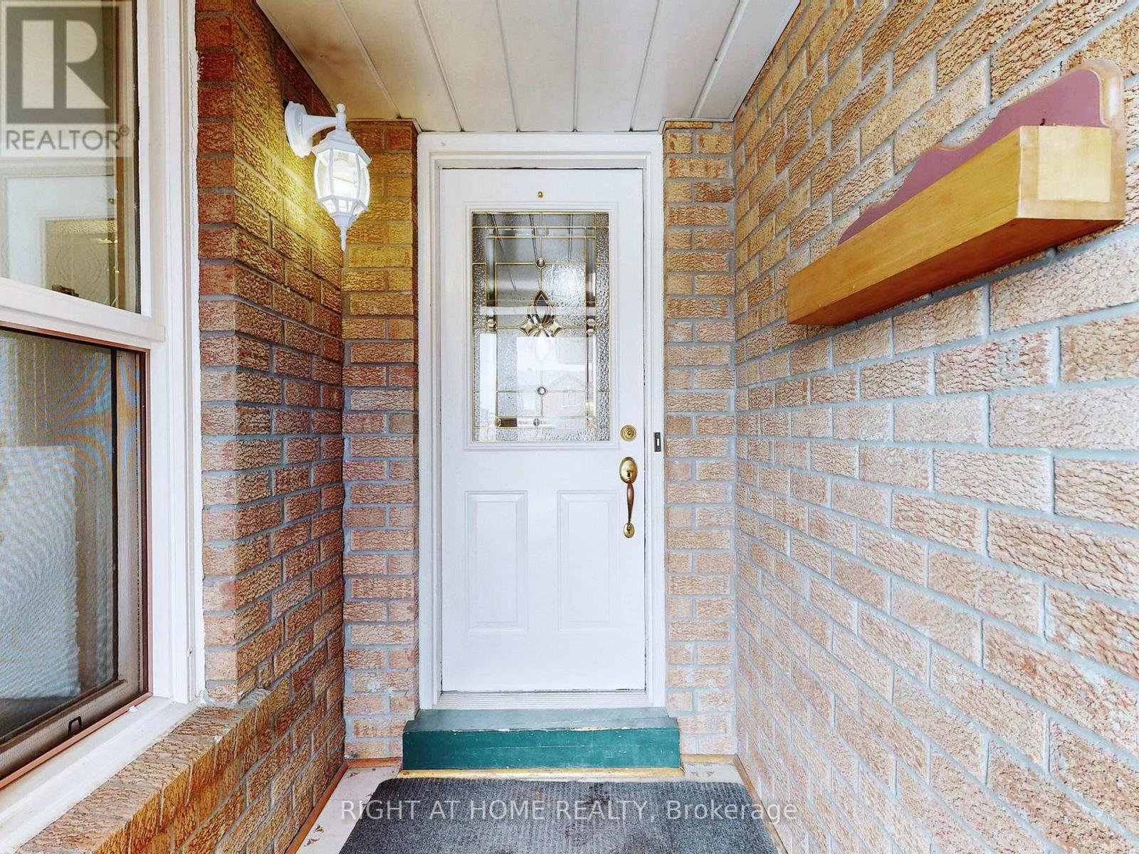 531 STEEPLE HILL, Pickering (Woodlands), Ontario, L1V5Z6 — Photo 4