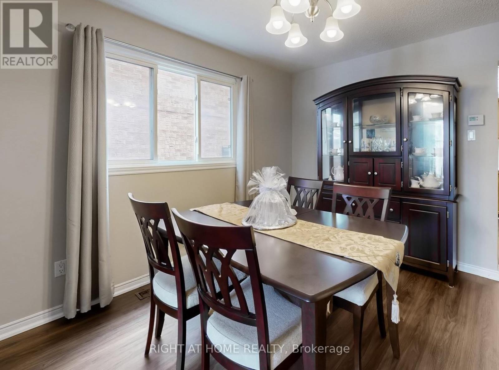 531 STEEPLE HILL, Pickering (Woodlands), Ontario, L1V5Z6 — Photo 7