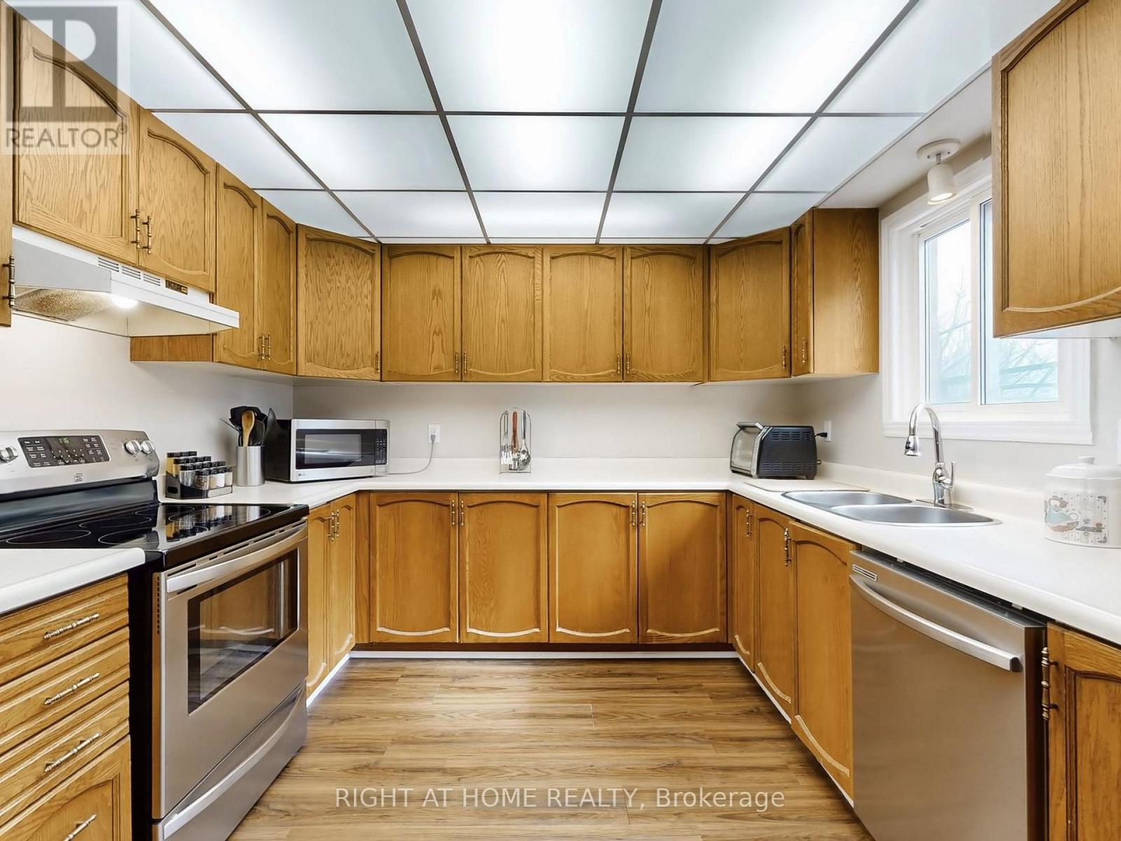 531 STEEPLE HILL, Pickering (Woodlands), Ontario, L1V5Z6 — Photo 9