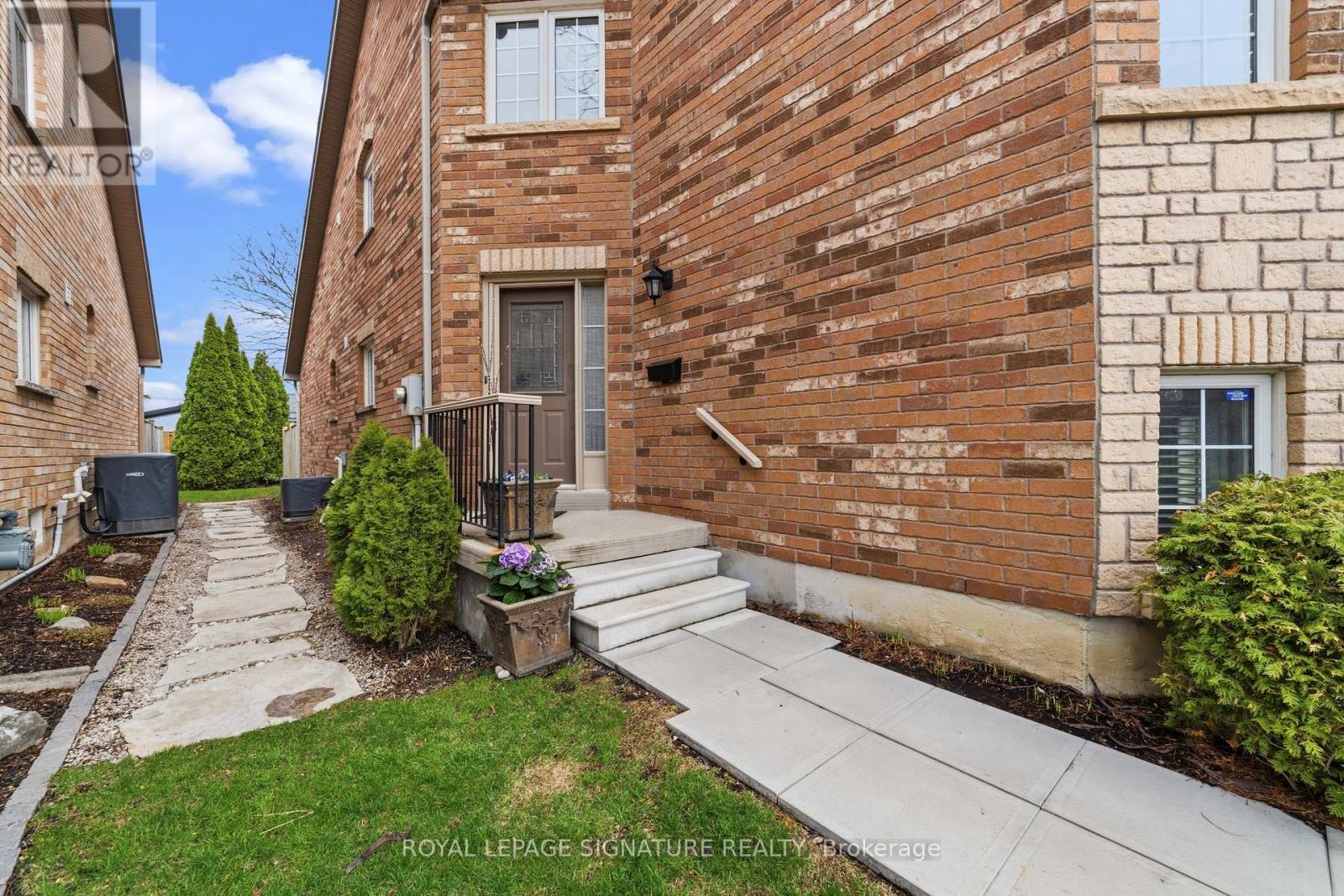 41 - 223 REBECCA STREET, Oakville (CO Central), Ontario, L6K3Y2 — Photo 2