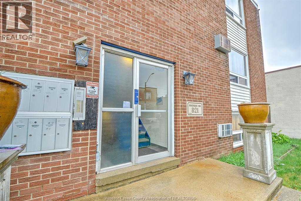 821 PILLETTE Unit# 7, Windsor, Ontario, N8Y3B4 — Photo 3