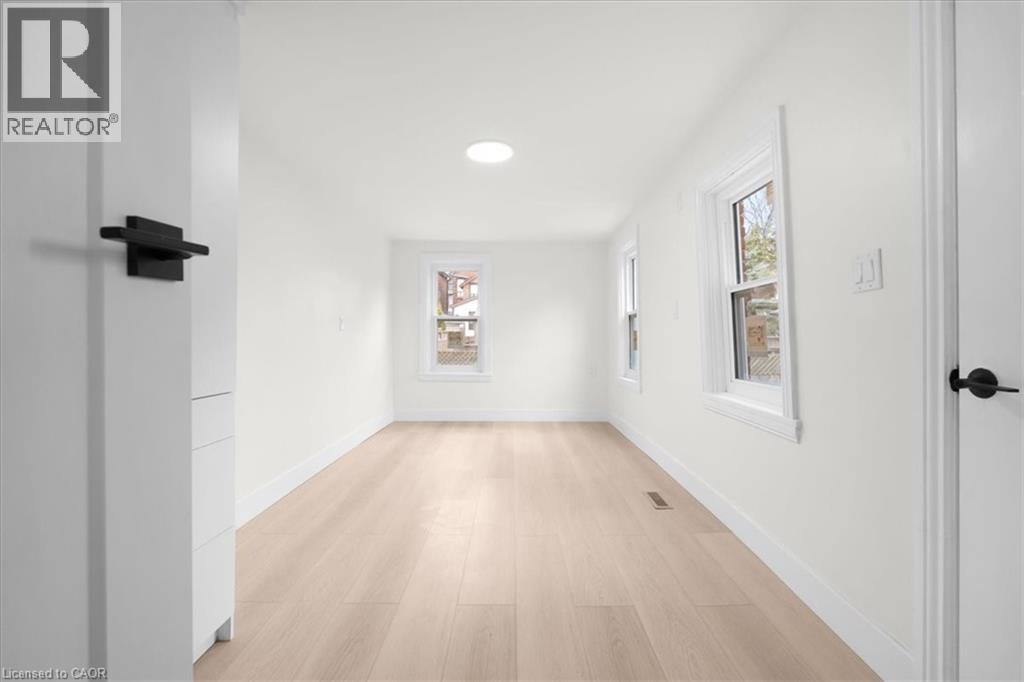 215 RAY Street N, Hamilton, Ontario, L8R2Y3 — Photo 10