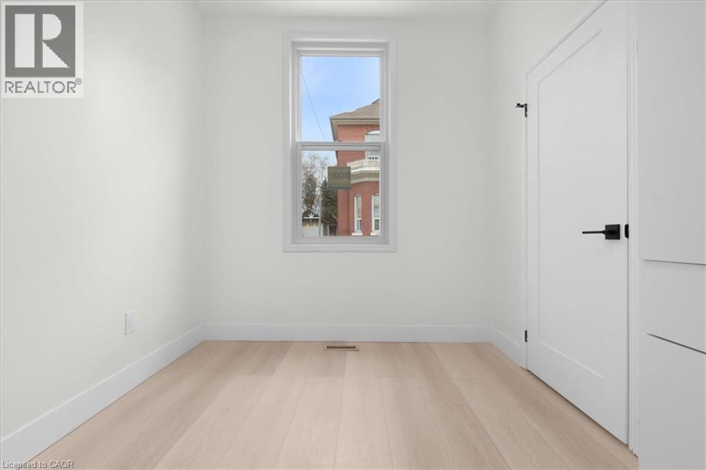 215 RAY Street N, Hamilton, Ontario, L8R2Y3 — Photo 14