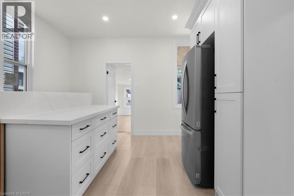 215 RAY Street N, Hamilton, Ontario, L8R2Y3 — Photo 6