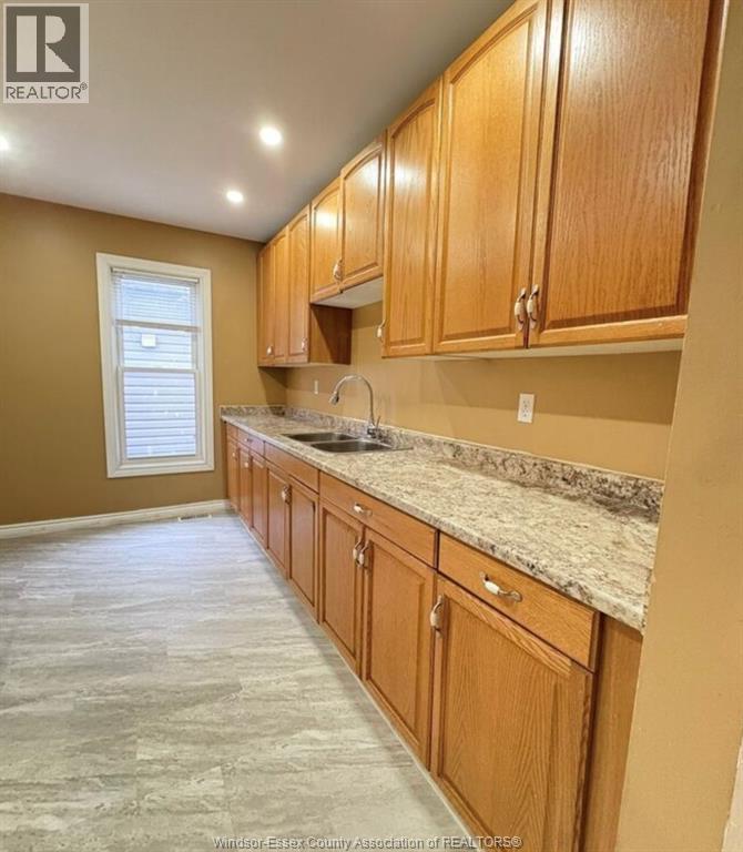 830 Parent, Windsor, Ontario, N9A2E1 — Photo 2