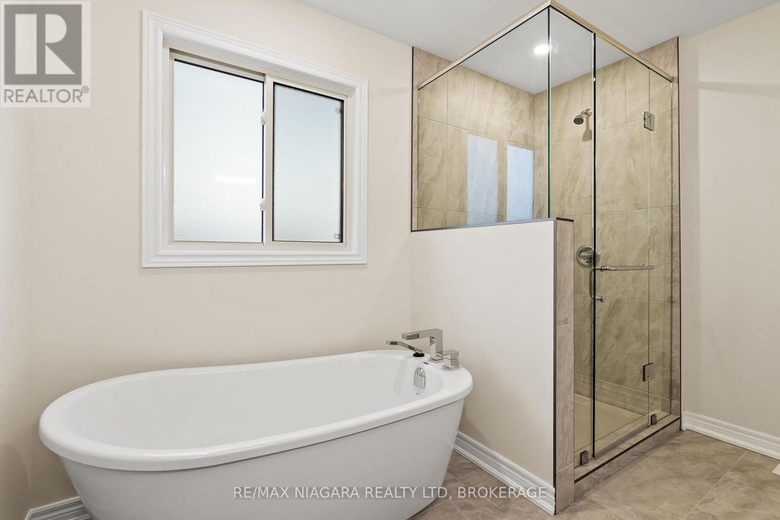 B - 427 VINE STREET, St. Catharines (Vine/Linwell), Ontario, L2M3S6 — Photo 18