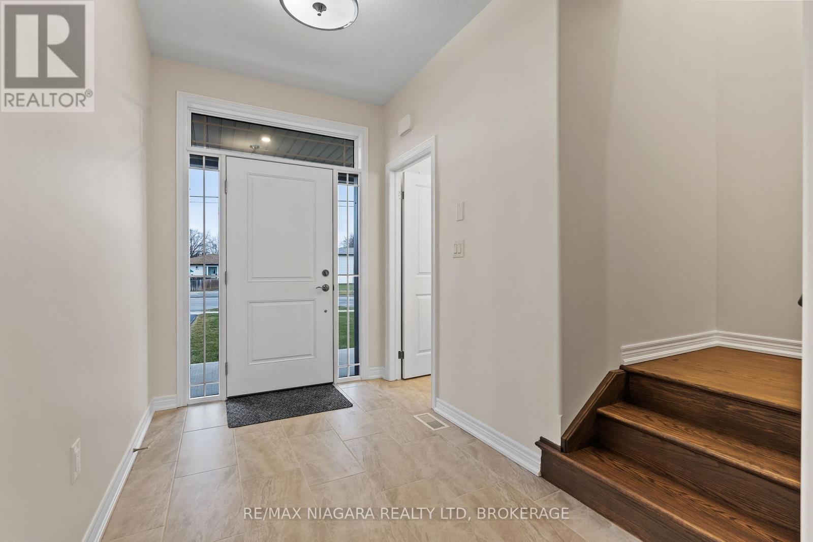 B - 427 VINE STREET, St. Catharines (Vine/Linwell), Ontario, L2M3S6 — Photo 2