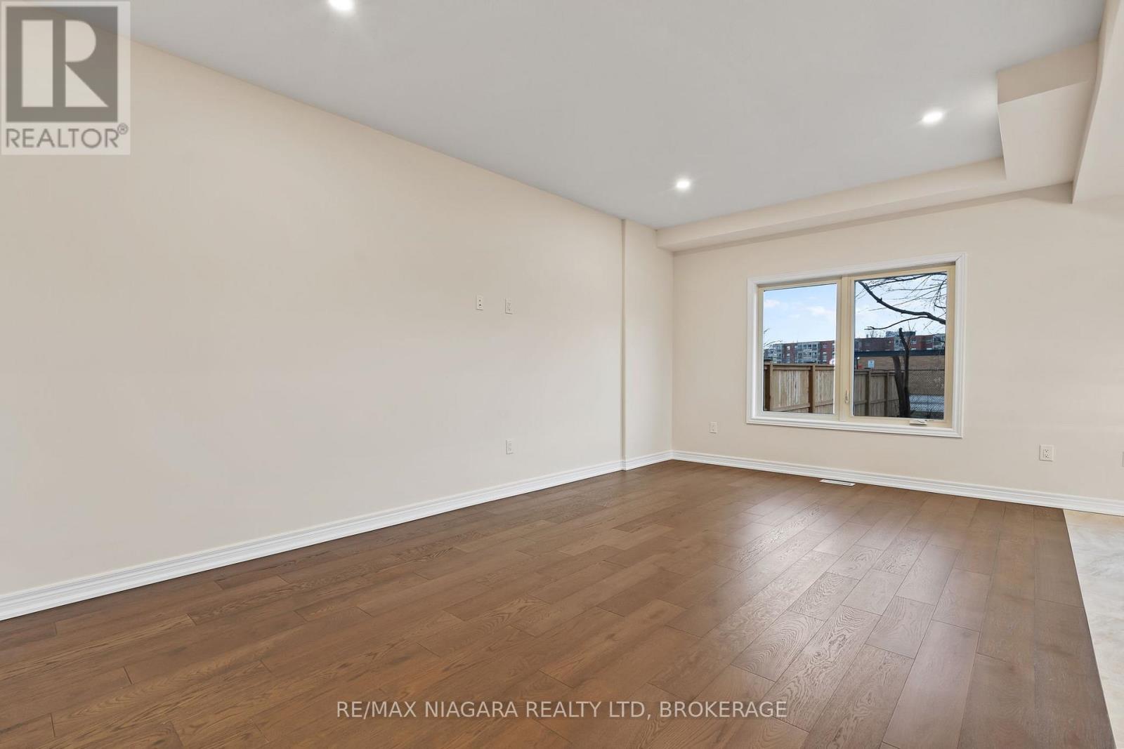 B - 427 VINE STREET, St. Catharines (Vine/Linwell), Ontario, L2M3S6 — Photo 5